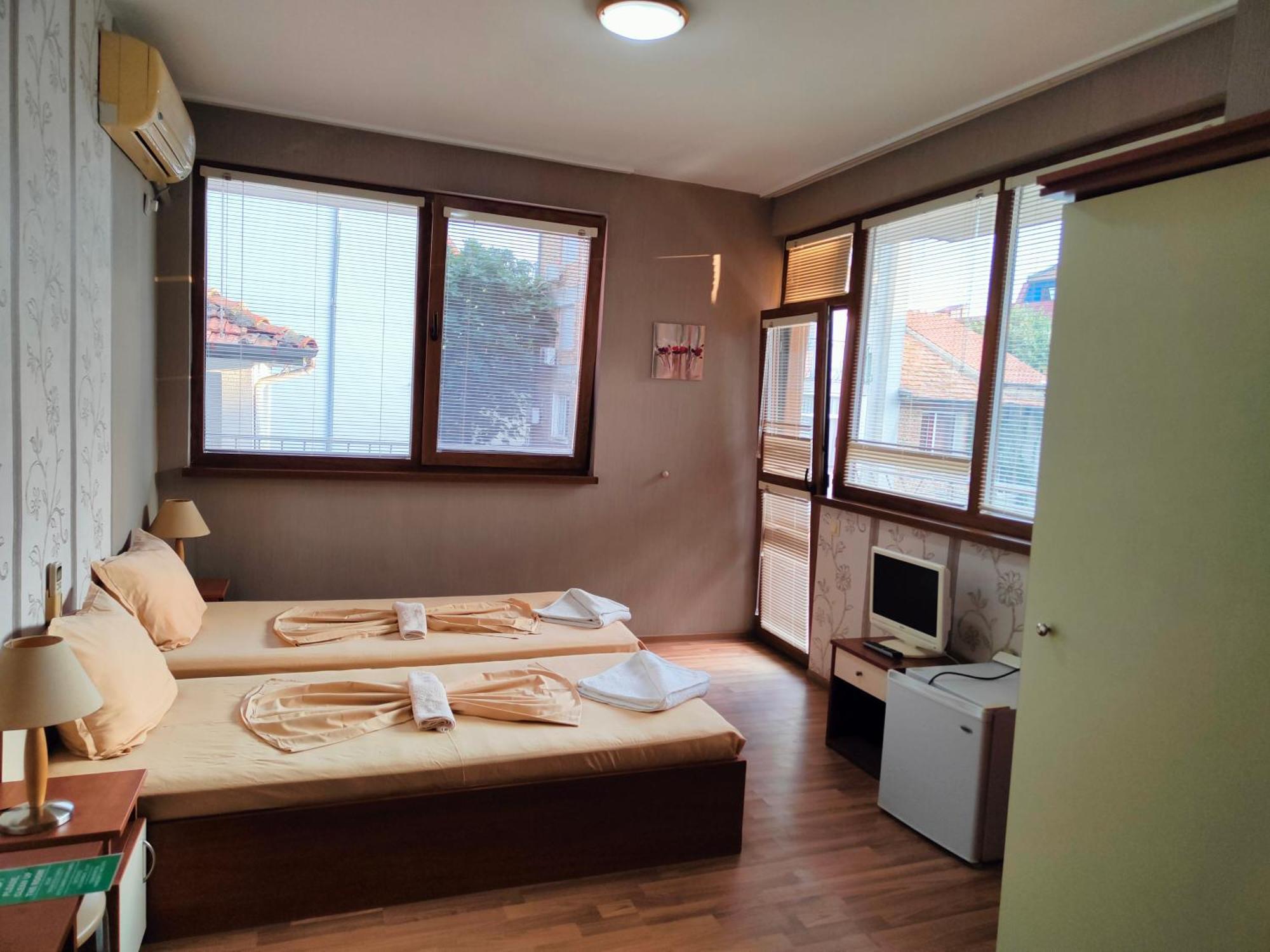 M&D Hotel Несебър Екстериор снимка